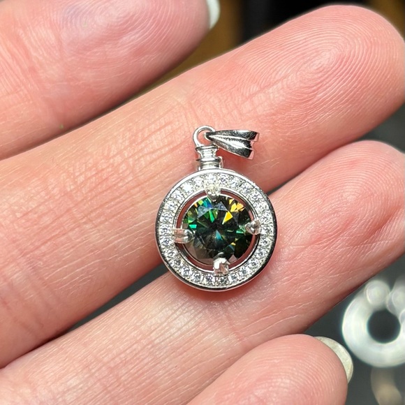 Stunning Blue Green Certified 1.20CT Moissanite halo Pendant in Sterling Silver. - Picture 2 of 8